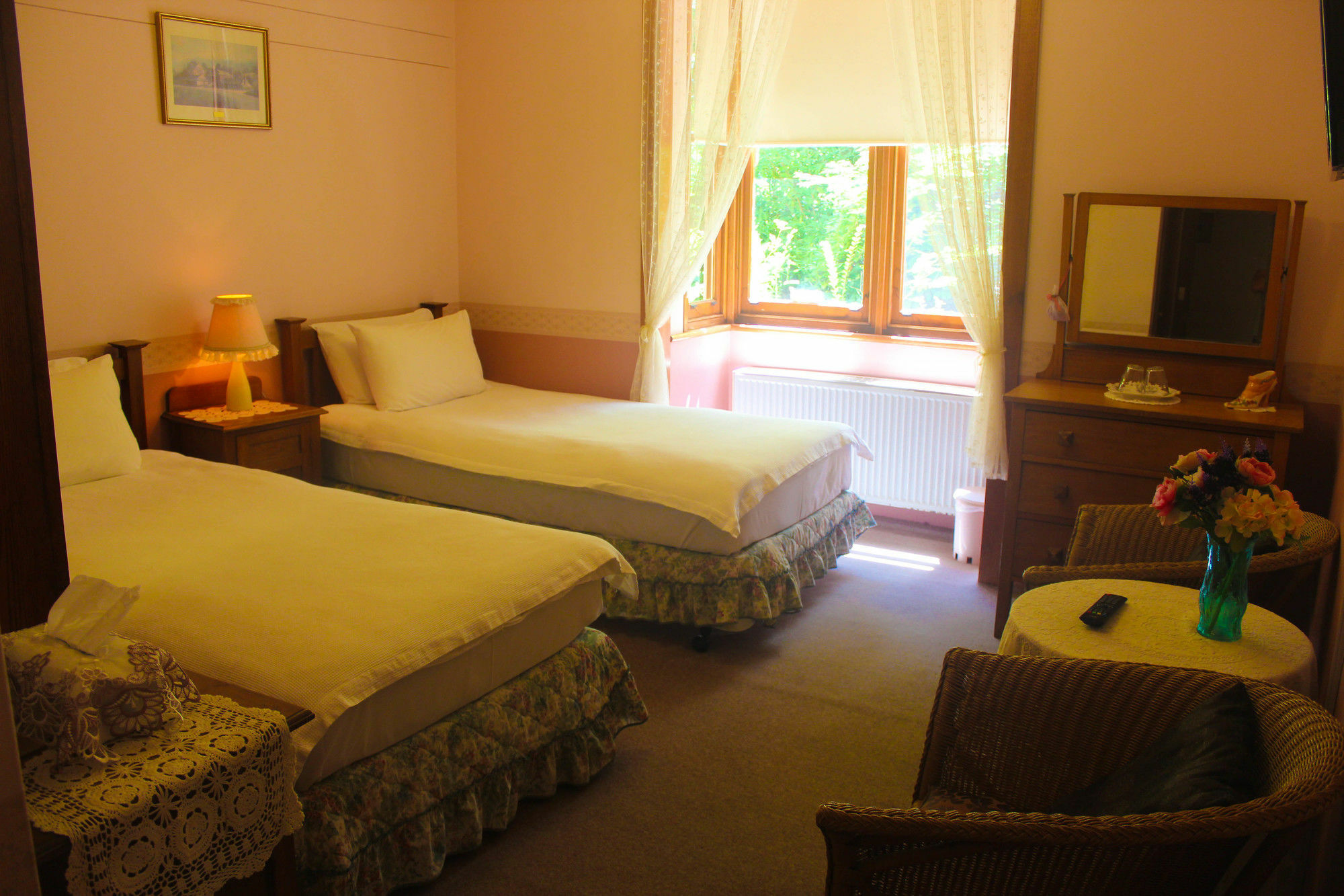 Hotel Avonleigh คาทุมบา ภายนอก รูปภาพ