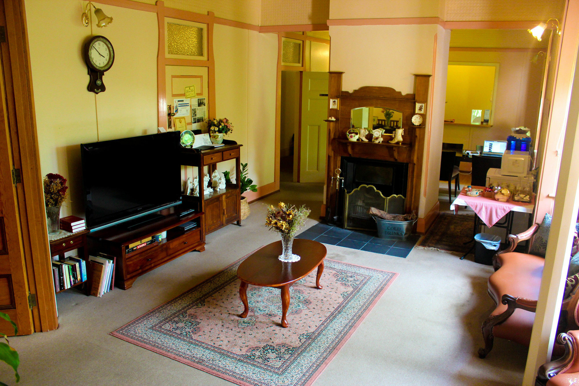 Hotel Avonleigh คาทุมบา ภายนอก รูปภาพ